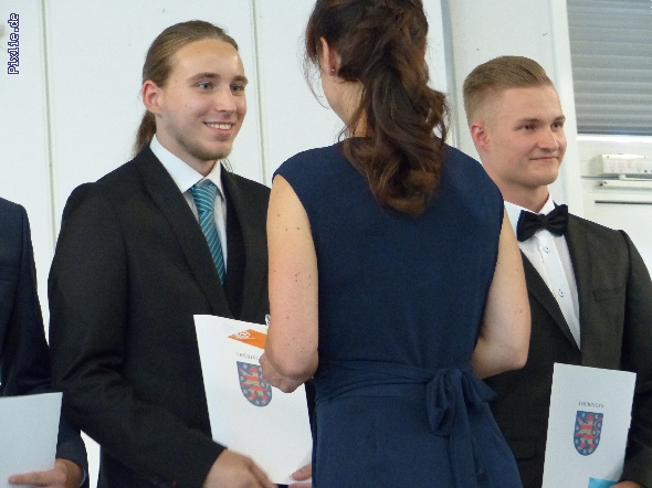 http://www.beruflichesgymnasium.de/pixlie/cache/vs_Abiturzeugnisse 2018_P1040417.JPG